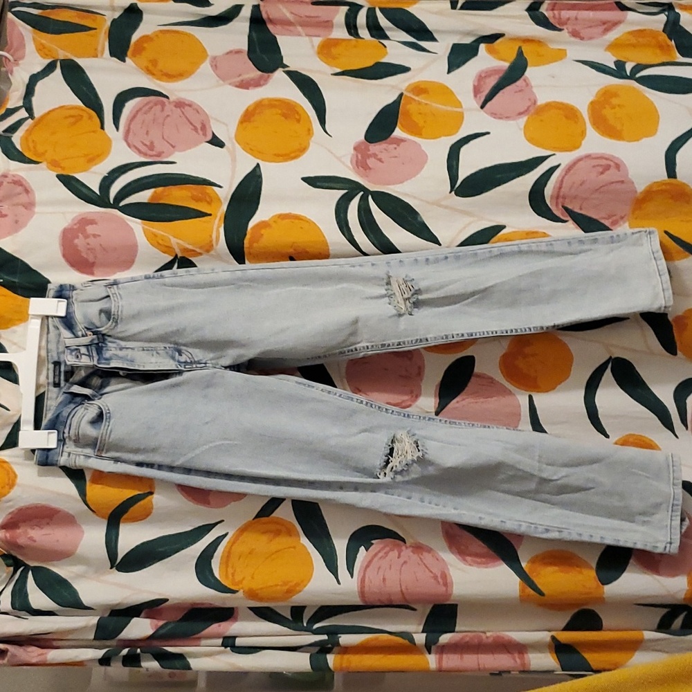 High-waisted! NEVERWORN! JEANS